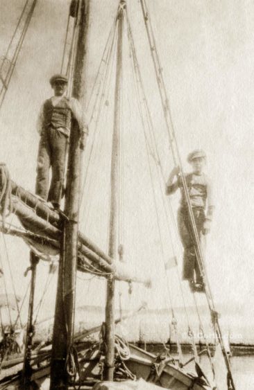Korfu alte Fotos - auf dem Mast