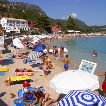 Παραλία Άγιος Σπυρίδωνας στην Παλαιοκαστρίτσα